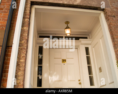 La porta a 77 Bedford Street nel Greenwich Village di New York City STATI UNITI D'AMERICA Foto Stock