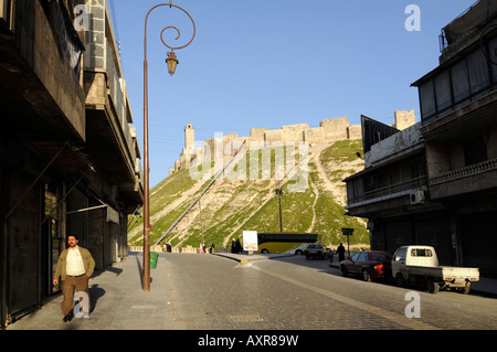 Una vista della cittadella nella città vecchia di Aleppo, Siria Foto Stock