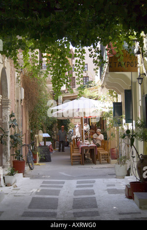 Una tranquilla stradina secondaria e in Rethymnon sull'isola greca di creta. Europa Foto Stock