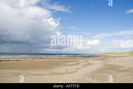 Vista lungo la spiaggia di Fanore. Costa occidentale dell'Irlanda. Contea di Clare. Foto Stock