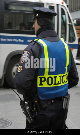 NYPD. Polizia stradale ufficiale di servizio. Il traffico cop. La città di New York. Stati Uniti d'America Foto Stock