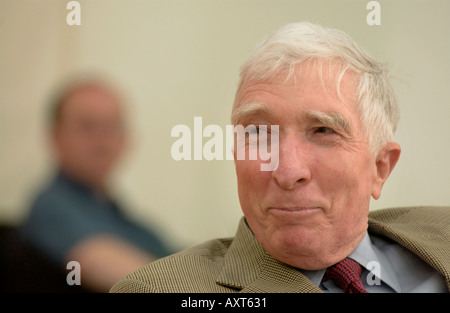 John Updike romanziere americano e poeta raffigurato a Hay Festival 2004 Hay on Wye Wales UK morì il 27 gennaio 2009 Foto Stock