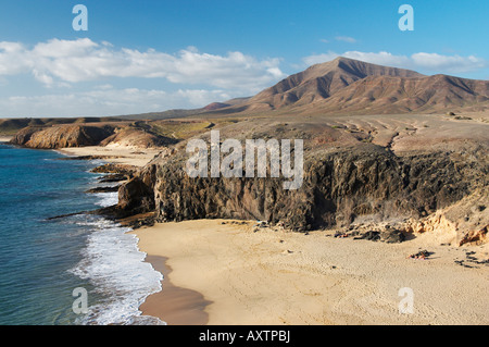 Spiaggia Papagayo vicino a Playa Blanca a Lanzarote nelle isole Canarie. Foto Stock