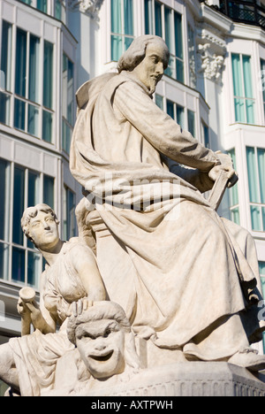 Statua di Pedro Calderón de la Barca nel centro di Madrid, Spagna Foto Stock