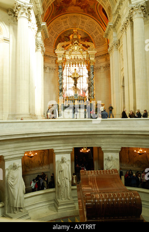 Ispirato dalla Basilica di San Pietro a Roma l'Église du Dôme è uno dei trionfi del barocco francese e architettura gesuitica. Foto Stock