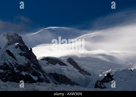 Corrente a getto ad alta venti oltre i Mont Blanc (4810m), la montagna più alta in Europa occidentale Foto Stock