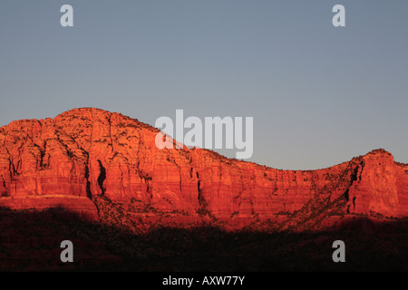 Vista al tramonto di rocce rosse e MUNDS Mountain Wilderness da Bell Rock percorso in Sedona in Arizona USA Foto Stock