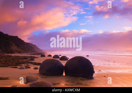 Moeraki massi Moeraki, Otago, South Island, in Nuova Zelanda, Pacific Foto Stock