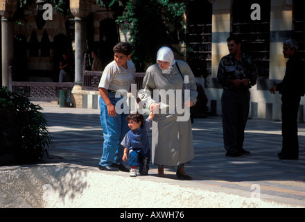 Famiglia visitando Azem Palace a Damasco in Siria Foto Stock