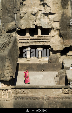 Le Grotte di Ellora, templi tagliato nella roccia solida, nei pressi di Aurangabad, Maharashtra, India Foto Stock