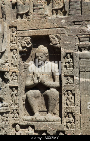 Le incisioni rupestri di Ajanta complesso Grotta, templi buddisti scavata nella roccia solida, Ajanta, Maharastra, India Foto Stock