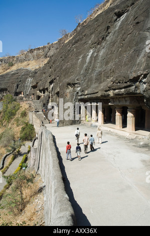 Grotte di Ajanta complesso, templi buddisti scavate nella roccia risalenti al V secolo A.C. Ajanta, Maharastra, India Foto Stock