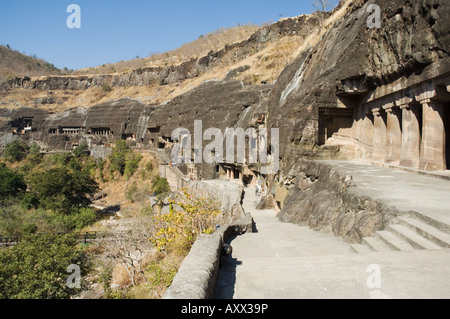 Grotte di Ajanta complesso, templi buddisti scavate nella roccia risalenti al V secolo A.C. Ajanta, Maharastra, India Foto Stock