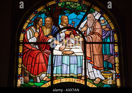 Finestra di vetro colorato nella Santa Trinità, la più grande chiesa ortodossa nel Paese, Addis Abeba, Etiopia Foto Stock