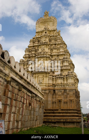 Al di fuori del Sri Ranganathaswamy tempio di Srirangapatna vicino a Mysore india Foto Stock