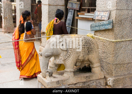 L'ingresso della donna Sri Ranganathaswamy tempio Foto Stock