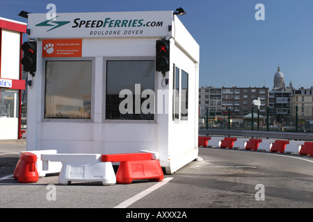 Speedferries controllare nel terminale boulogne Foto Stock