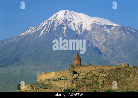 Khorvirap (Khor Virap) monastero e il Monte Ararat, Armenia, Asia Centrale, Asia Foto Stock