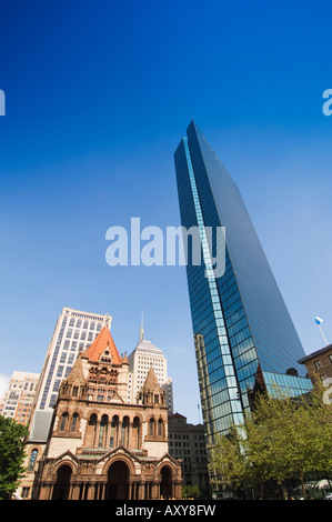 Chiesa della Trinità e il John Hancock Tower, Copley Square, Boston, Massachusetts, STATI UNITI D'AMERICA Foto Stock