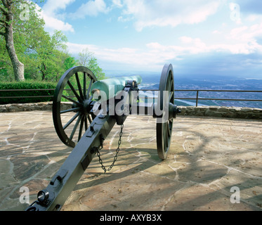 Il cannone al punto parco affacciato sulla città di Chattanooga, Chattanooga, Tennessee, Stati Uniti d'America, America del Nord Foto Stock