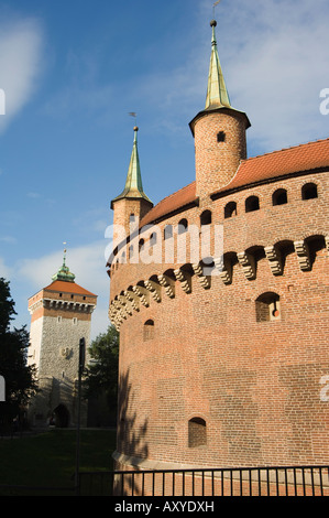 Città vecchia di Barbican bastione difensivo costruito nel 1498, Cracovia (Cracovia), il Sito Patrimonio Mondiale dell'UNESCO, Polonia, Europa Foto Stock