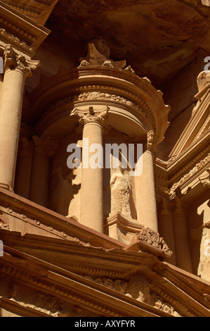 Il Tesoro (Al Khazneh) (El Khazneh) (Al Khazna), Petra, Sito Patrimonio Mondiale dell'UNESCO, Giordania, Medio Oriente Foto Stock