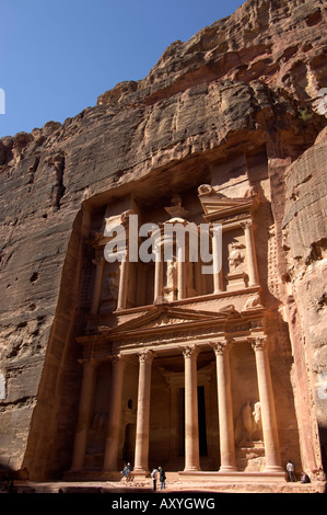 Il Tesoro (Al Khazneh) (El Khazneh) (Al Khazna), Petra, Sito Patrimonio Mondiale dell'UNESCO, Giordania, Medio Oriente Foto Stock