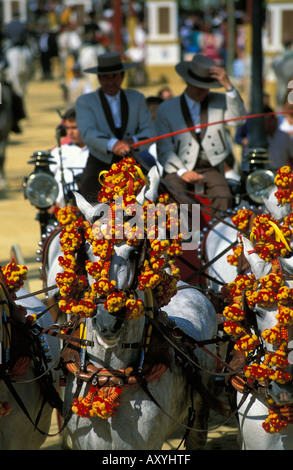 Jerez de la Frontera una carrozza parade durante la feria del caballo Foto Stock