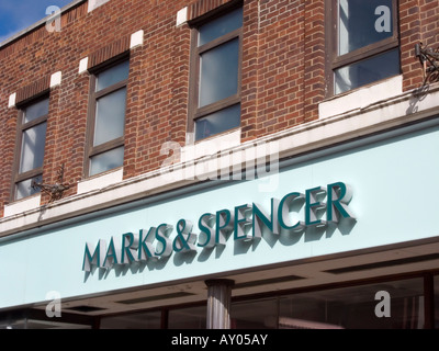 Marchi e Spencers segno negozio High Street in redcar cleveland England Regno Unito Foto Stock