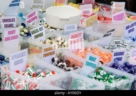 Pick n mix dolci nei vassoi Foto Stock