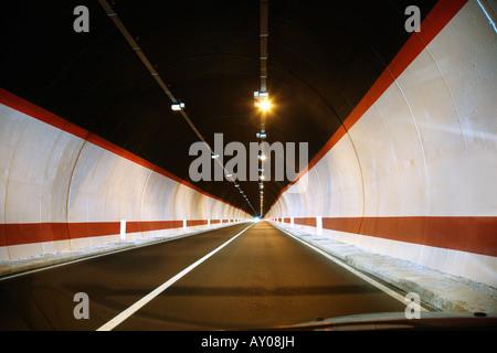 Sardegna, Italia; Tunnel sulla SS125 Foto Stock
