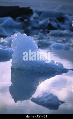 Blu Iceberg nella laguna glaciale Islanda Foto Stock