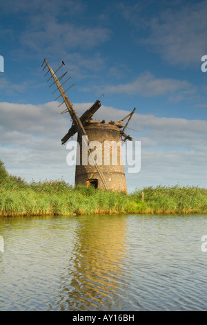 La rovina di brograve windpump in Norfolk Foto Stock