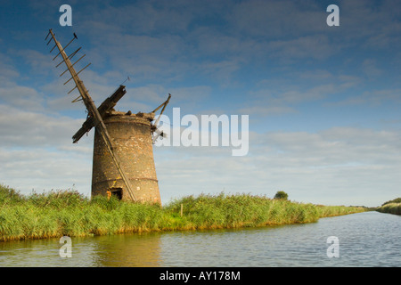 La rovina di brograve windpump in Norfolk Foto Stock