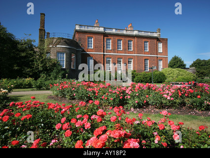 Il Ranger's House a Greenwich Londra dal giardino delle rose Foto Stock