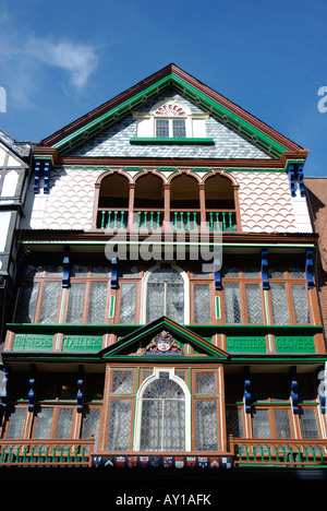 Edifici in stile tudor a Exeter High Street Devon UK Foto Stock