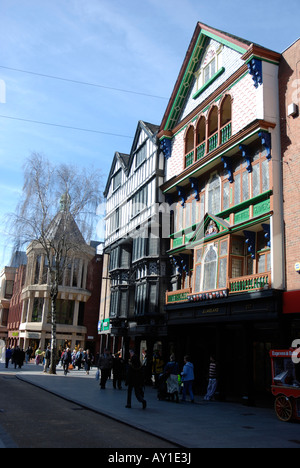 Edifici in stile tudor a Exeter High Street Devon UK Foto Stock