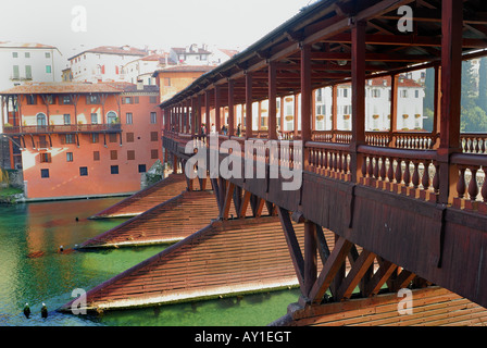 Bassano del Grappa Veneto Italia Alpini il ponte sul fiume Brenta Foto Stock