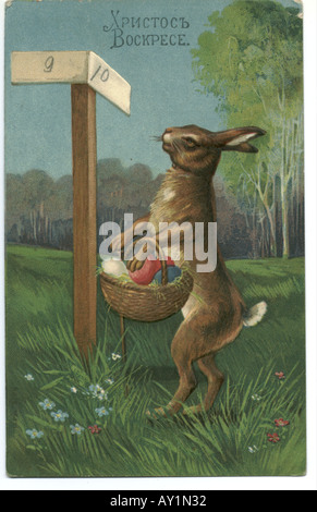 Pasqua russo biglietto di auguri di lepre con uova dipinte circa 1910 Foto Stock