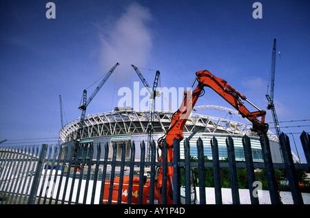 Il nuovo stadio di Wembley in fase di costruzione nella città di Londra Inghilterra REGNO UNITO Foto Stock