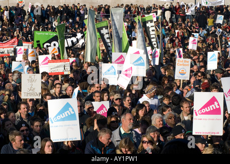 Arrestare il caos climatico i rally di conteggio Trafalgar Square Londra sabato 4 novembre 2006 Foto Stock