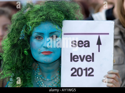 Arrestare il caos climatico i rally di conteggio Trafalgar Square Londra sabato 4 novembre 2006 Foto Stock