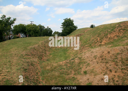 Lavori di sterro sul lato occidentale della Guerra Civile Americana posizione a Fort Stevens, Washington DC. Foto Stock