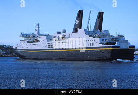 Il Marine Atlantic ferry Joseph e Clara Smallwood lascia Port-Aux-Baschi su Terranova Foto Stock