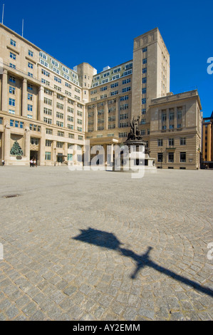 Scambio di bandiere e di Horton House Liverpool Regno Unito Foto Stock