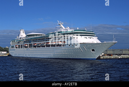 Il Royal Caribbean Cruise Ship visione del mare a Victoria, British Columbia. Foto Stock