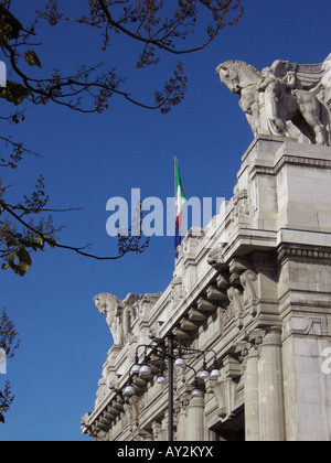 Centrale stazione dei treni di Milano - Lombardia Italia Foto Stock