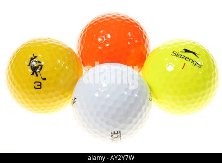 Palline da golf in colori diversi Foto Stock