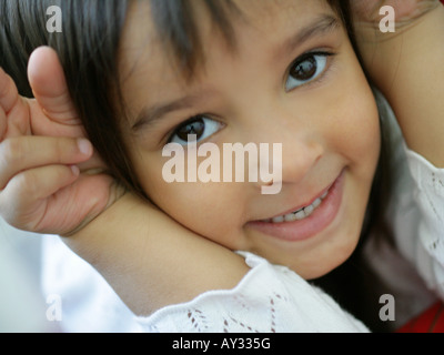 Ritratto di una ragazza sorridente Foto Stock