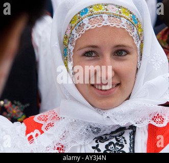 Ragazza in Moravia tradizionali costumi folk in Kyjov, Repubblica Ceca Foto Stock